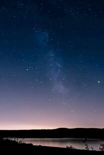 湖畔星空夜景