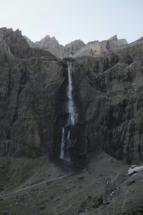 山间瀑布景观