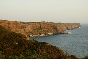 海岸风光 山峦与大海相依