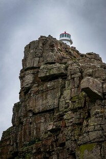 悬崖之巅的灯塔