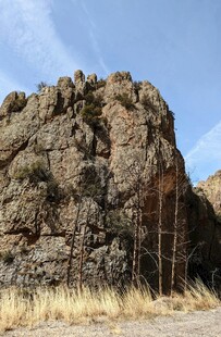 荒野中的嶙峋巨石