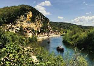 秀丽河畔自然风光美景