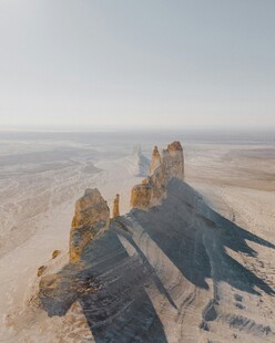 沙漠中的奇特岩石景观