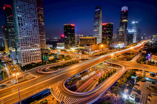 城市夜景中的繁华立交桥