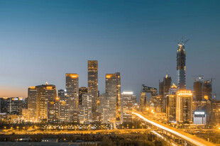 都市璀璨夜景天际线