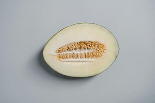 切开的甜瓜展示内部结构