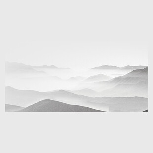 水墨风格山峦云雾图