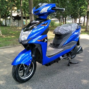 炫酷蓝色电动摩托车展示