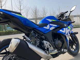 炫酷蓝色摩托车外观展示