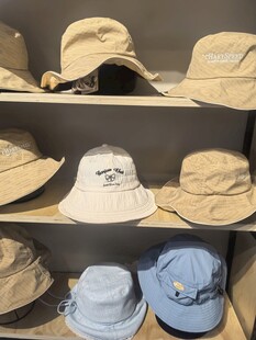 多样款式帽子陈列展示