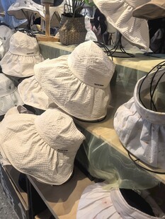 米色遮阳帽陈列展示