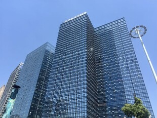现代摩天大楼城市景观