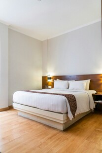 现代简约风格温馨卧室