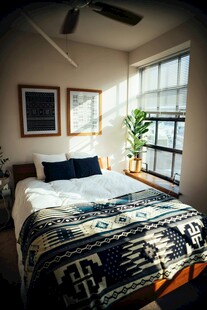 温馨卧室一角尽显舒适氛围