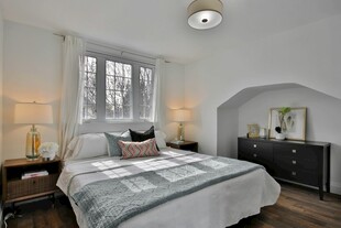 现代简约风格温馨卧室