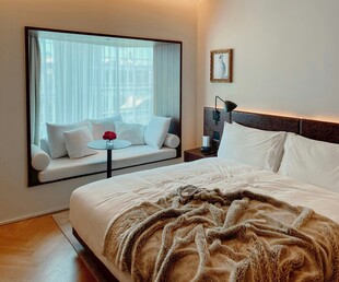 温馨卧室带窗边舒适小榻