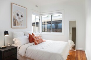 简约明亮的温馨卧室空间