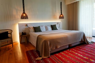 现代简约风格温馨卧室