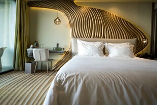 现代风格温馨卧室空间