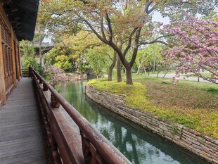 中式庭院河畔美景