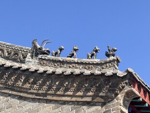 古建筑屋脊上的精美神兽