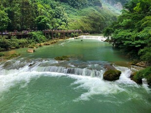山间溪流瀑布自然美景