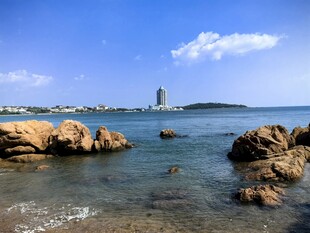 青岛海边礁石美景