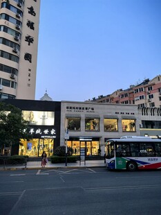 城市街道公交与建筑景观