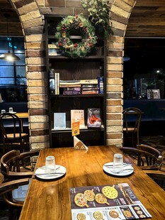 温馨复古风咖啡馆室内场景