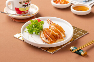 美味烤鸭配多样佐料