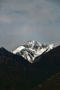 雪山远景