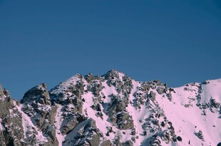 雪山之巅的壮丽景致