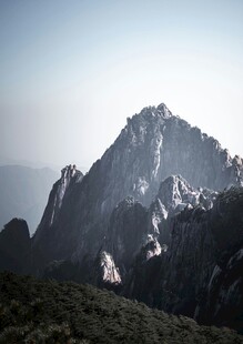 巍峨雪山壮丽景致