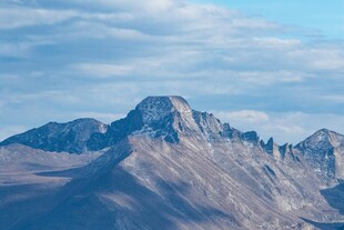 巍峨雪山壮丽景致