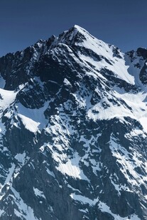 巍峨雪山壮丽景致