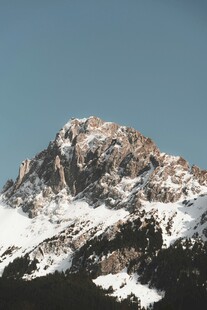 巍峨雪山壮丽景致