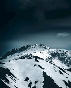 巍峨雪山壮丽景致