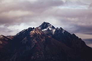 壮丽巍峨的高山景观