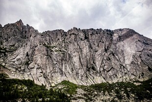 巍峨壮丽的高山景观