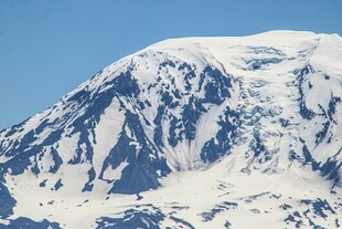 巍峨雪山壮丽景致