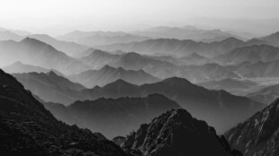 水墨群山 朦胧壮美