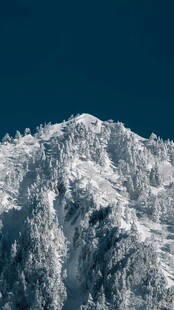 巍峨雪山壮丽景致