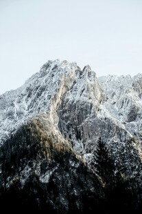 巍峨雪山壮丽景致