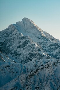 巍峨雪山壮丽景致