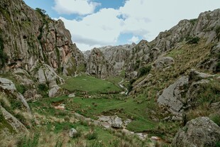 山间绿野 壮丽峡谷景观