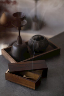 中式茶具与香薰雅致组合