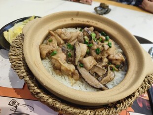 美味鸡肉香菇煲仔饭