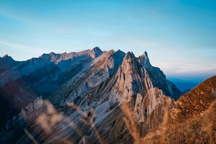 壮丽巍峨的高山景观