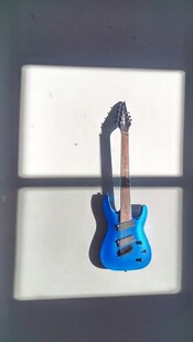 蓝色吉他艺术展示