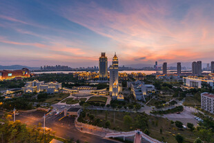 城市黄昏美景俯瞰图